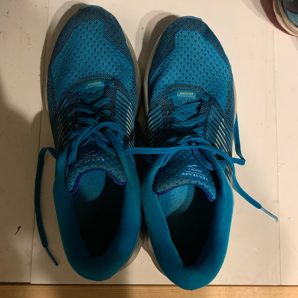 Women’s Brooks levitate gently used
